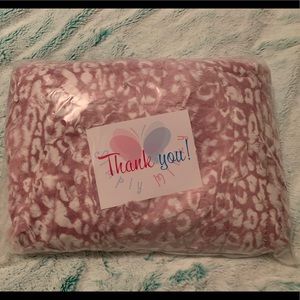 NWT Simply Minky Tween Blanket